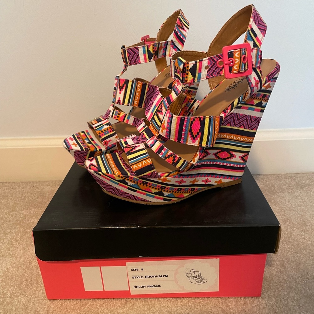 BRAND NEW Wedges
